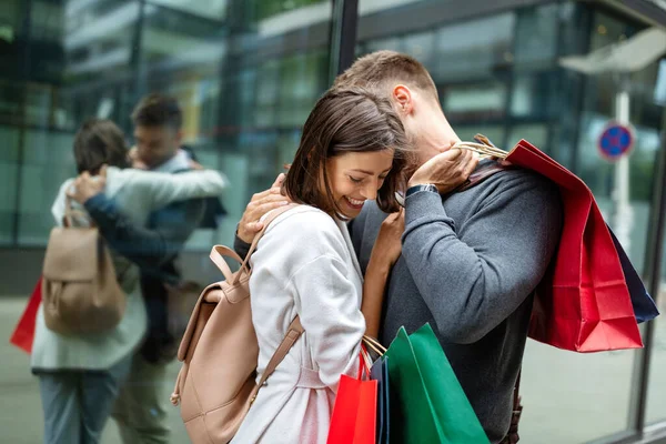 Het Shoppen Leuke Tijd Vrolijk Succesvol Gelukkig Jong Mooi Paar — Stockfoto