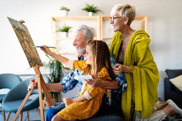 Familie Generation Beziehungen Und Menschen Konzept Glücklich Lächelnde Großeltern Und — Stockfoto