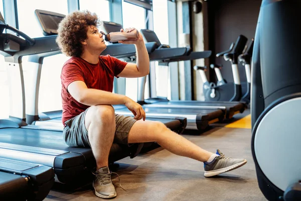 Sobrepeso Joven Gordita Hombre Haciendo Ejercicio Gimnasio Para Lograr Objetivos — Foto de Stock