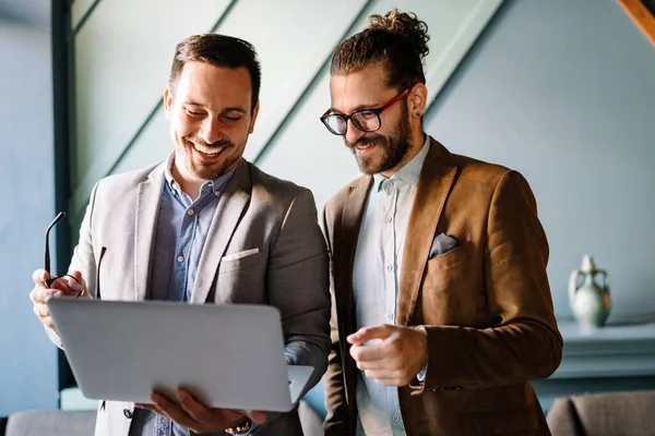 Groupe Jeunes Entreprises Prospères Personnes Travail Dans Bureau — Photo