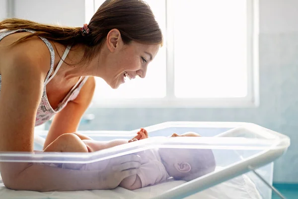 Portrait Beautiful Mother Her Newborn Baby — Stock Photo, Image