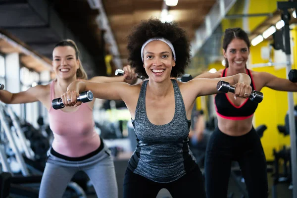 Bild Des Gut Gelaunten Fitness Teams Der Turnhalle — Stockfoto