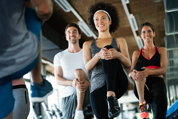 Grupo Personas Forma Feliz Gimnasio Haciendo Ejercicio — Foto de Stock