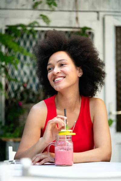 Zdrowe Napoje Dieta Detoks Koncepcja Ludzi Zbliżenie Pięknej Afro Kobiety — Zdjęcie stockowe
