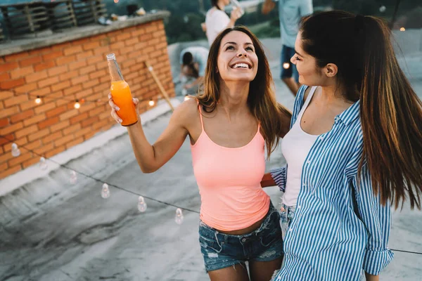 Fiesta Fiestas Celebración Concepto Amistad Feliz Hermosas Chicas Bailando Divirtiéndose — Foto de Stock