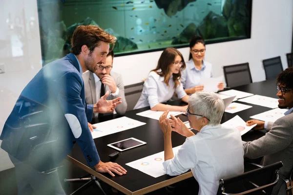 Grupo Creativo Empresarios Que Trabajan Proyecto Empresarial Oficina —  Fotos de Stock