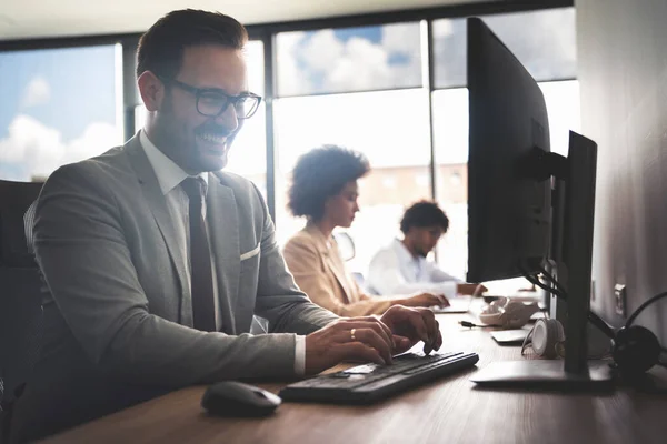 Programmeurs Coopérant Dans Une Entreprise Technologie Information — Photo