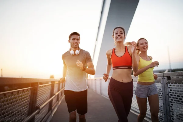 Fitness Sport Menschen Und Jogging Konzept Glücklich Fitte Menschen Die — Stockfoto