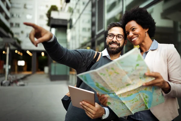 Vacaciones Verano Citas Amor Concepto Turismo Sonriendo Feliz Pareja Ciudad — Foto de Stock