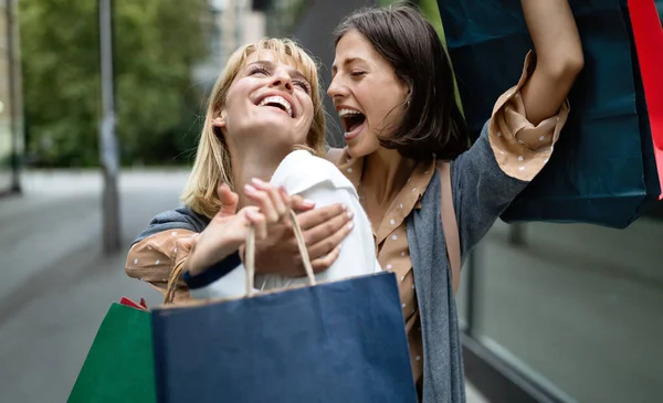 Beautiful Happy Girls Shopping Bags Walking Mall Having Fun — Stock Photo, Image