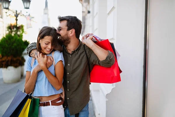 Porträt Eines Glücklichen Paares Mit Einkaufstaschen Verkauf Konsum Und Menschen — Stockfoto