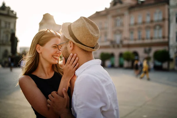 Vacaciones Vacaciones Amor Concepto Amistad Sonriendo Feliz Pareja Divertirse —  Fotos de Stock