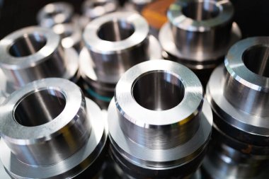 Modern metal endüstrisinde üretilen metal parçalarının endüstriyel arka planı