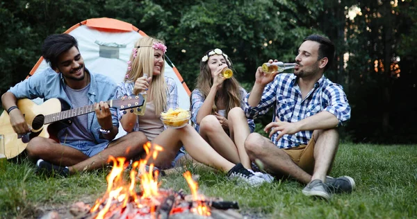 Group Friends Listening Guy Playing Guitar Campfire — Stock Photo, Image