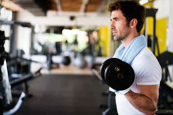 Hombre Con Equipo Entrenamiento Con Pesas Gimnasio Deportivo Club —  Fotos de Stock