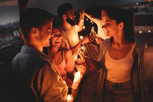 Hebben Een Geweldige Tijd Met Jonge Vrienden Plezier Hebben Het — Stockfoto