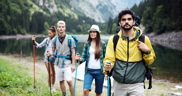 Wandelen Vrienden Reizen Outdoor Sport Lifestyle Concept — Stockfoto