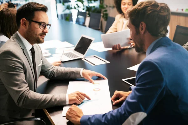 Imagen Los Socios Comerciales Discutiendo Documentos Ideas Reunión — Foto de Stock