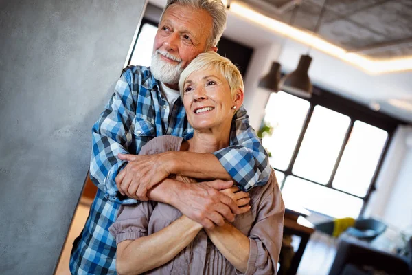 Alegre Feliz Pareja Ancianos Disfrutando Vida Pasar Tiempo Juntos — Foto de Stock