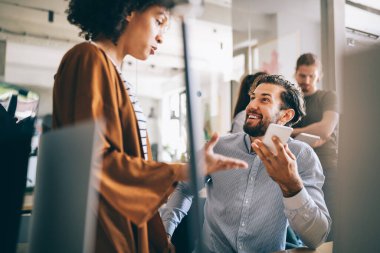 Telefon ve sosyal medya kullanımı ofis çalışmaları sırasında verimliliği engelliyor