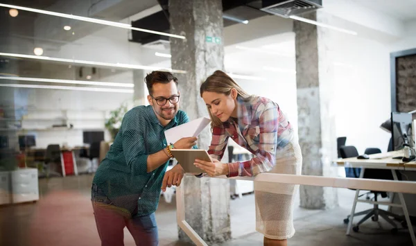 Business People Having Fun Brainstorming Chatting Workplace Office — Stock Photo, Image