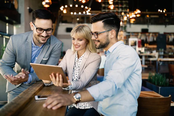 Compañeros Trabajo Trabajando Juntos Cafetería — Foto de Stock