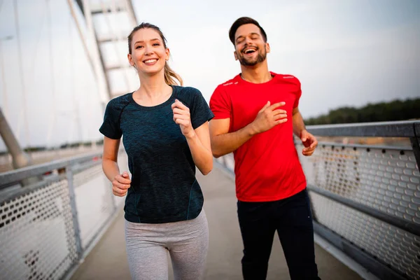 Training Frühen Morgen Glückliches Paar Läuft Über Die Brücke Gesund — Stockfoto