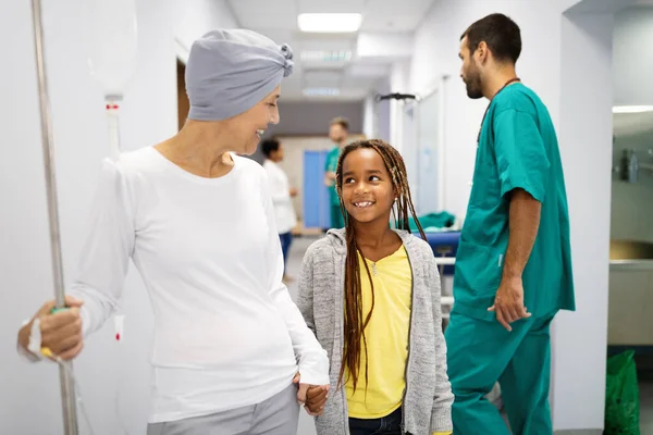 Sick Senior Woman Cancer Hugging Her Young Grandchild Hospital Family — Stock Photo, Image