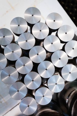 Modern metal endüstrisinde üretilen metal parçalarının endüstriyel arka planı