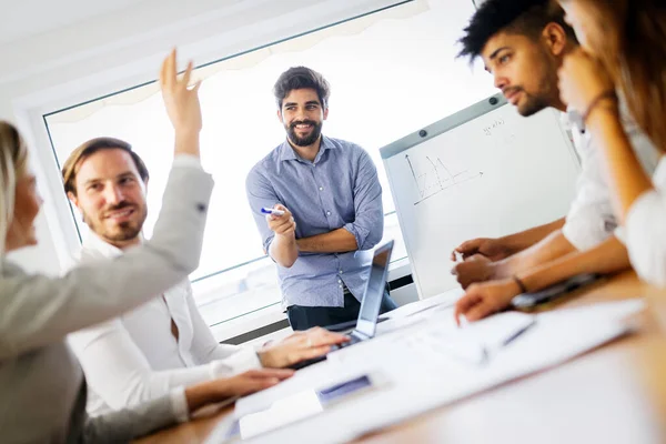 Socios Comerciales Discutiendo Documentos Ideas Reunión Trabajo Equipo Concepto Colaboración — Foto de Stock