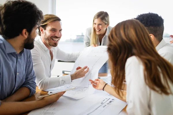 Affärspartners Diskuterar Dokument Och Idéer Vid Mötet Teamwork Samarbetskoncept — Stockfoto