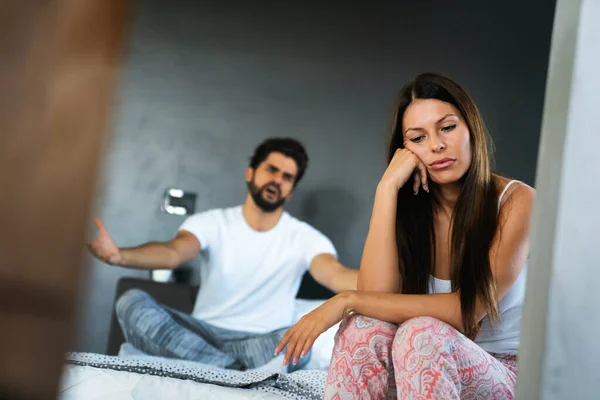 Pareja Frustrada Discutiendo Teniendo Problemas Matrimoniales Pelea Gente Concepto Problema — Foto de Stock