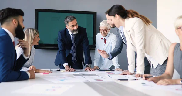 Geschäftspartner Diskutieren Neue Ideen Und Brainstorming Büro — Stockfoto