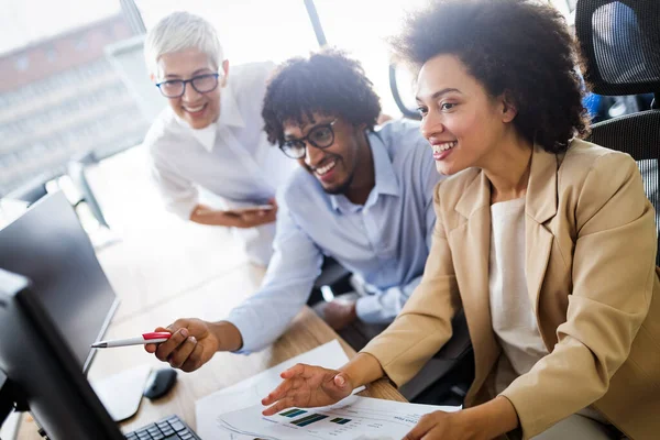 Gruppo Uomini Affari Successo Lavoro Ufficio Moderno — Foto Stock