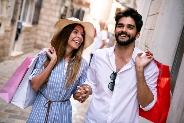 Belo Casal Desfrutar Viagens Compras Juntos Verão — Fotografia de Stock