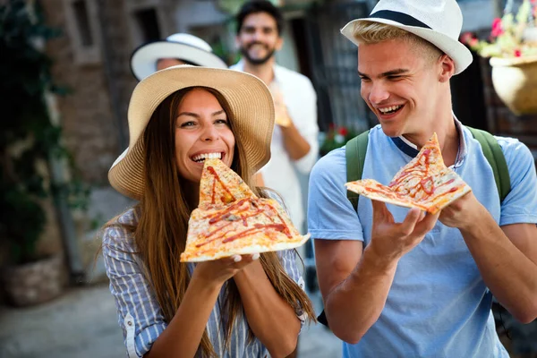 Happy Groep Vrienden Genieten Van Reizen Vakantie Zomer — Stockfoto