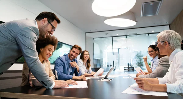 Gente Negocios Trabaja Conferencia Reunión Oficina Moderna — Foto de Stock