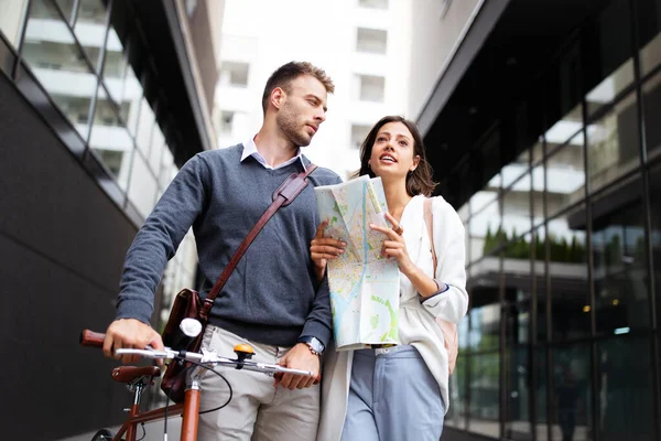 Paar Reise Partner Und Tourismuskonzept Glücklich Lächelnde Frau Und Verliebter — Stockfoto