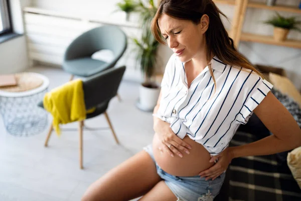 Schwangere Erwartet Baby Mit Schmerzen Kopf Und Rückenschmerzen — Stockfoto