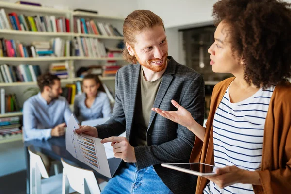 Porträtt Arkitekter Affärsmän Som Diskuterar Ämbetet — Stockfoto