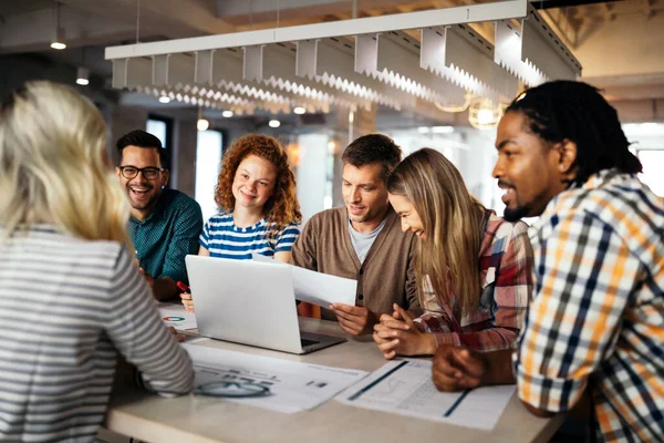 Grupo Exitosos Diseñadores Gente Negocios Arquitectos Oficinas Modernas —  Fotos de Stock