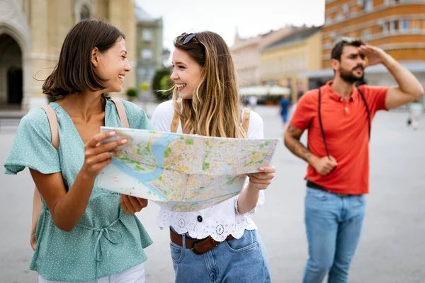 Fun Friends Travel Tourism Concept Beautiful Happy Women Looking Direction — Stock Photo, Image