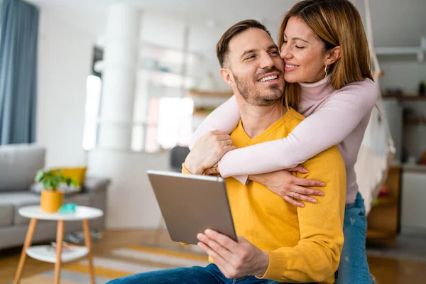 Young Couple Love Home Enjoying Together Using Tablet — Stock Photo, Image