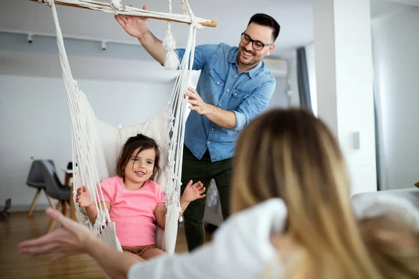 Familia Feliz Divirtiéndose Casa Familia Amor Niño Felicidad Concepto — Foto de Stock