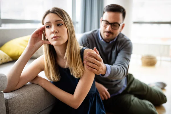 Stressat Par Grälar Och Har Äktenskapsproblem Människor Relationsbegrepp — Stockfoto