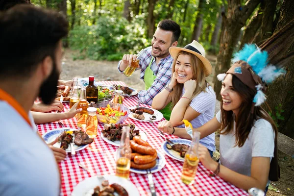 Grupo Amigos Fazendo Churrasco Livre Festa Diversão Juntos — Fotografia de Stock