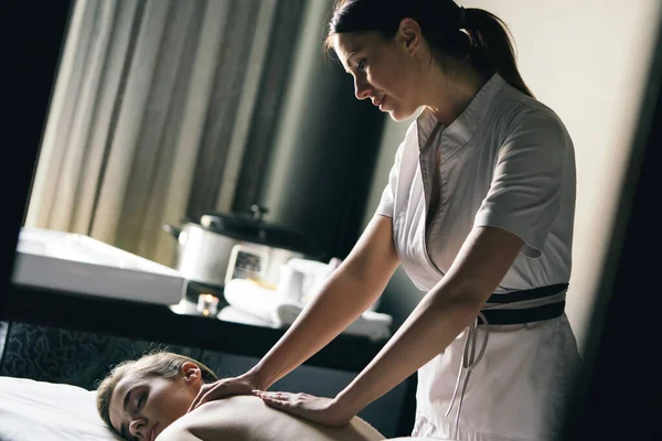 Mulher Saudável Bonita Spa Recreação Saúde Massagem Cura — Fotografia de Stock