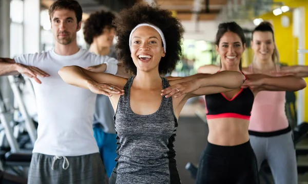 Group Fit Young People Gym Exercising — Stock Photo, Image