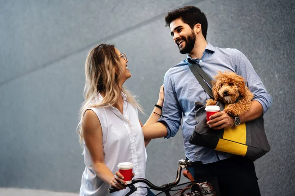 Freunde Studenten Bildung Und Glückskonzept Glückliche Menschen Trinken Kaffee Und — Stockfoto