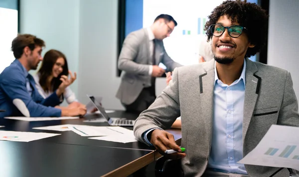 Grupo Empresários Empresários Conferência Moderna Sala Reuniões — Fotografia de Stock